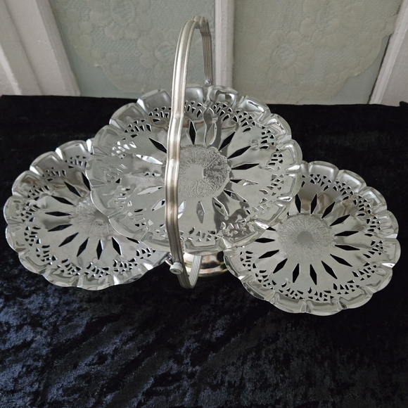 Vintage Silver Tone 3 Dish Candy Nut Stand Server - Picture 3 of 7